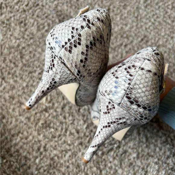 Just Fab Marlena Snakeskin Tan 3 Inch Pumps - Picture 8 of 11